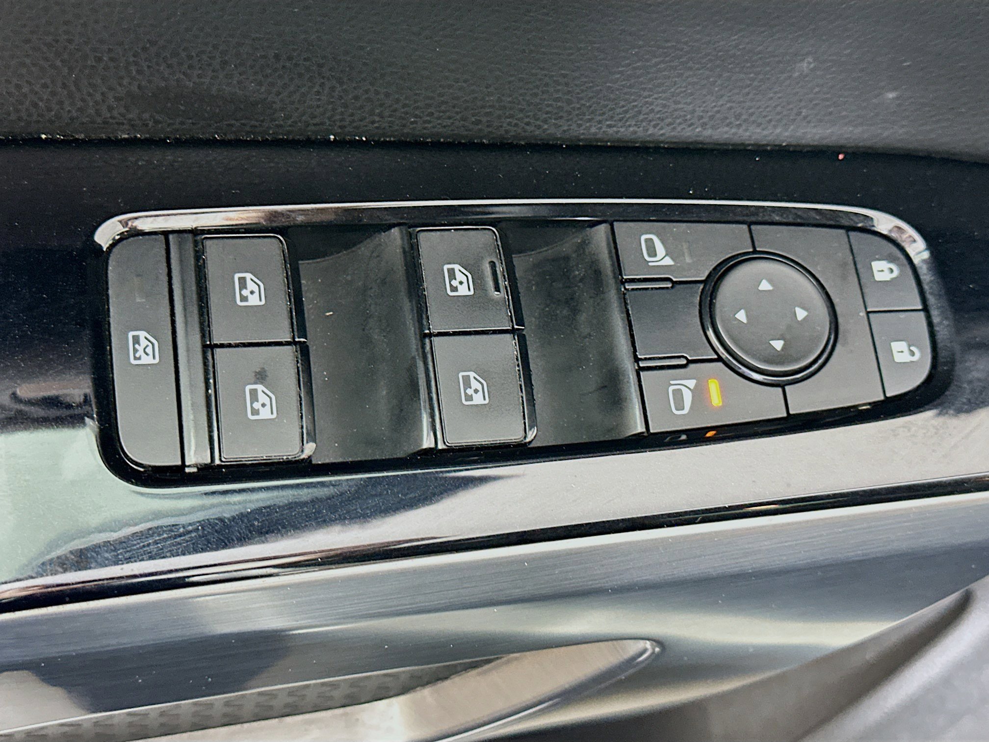 Used 2024 Nissan Pathfinder SL AWD/4WD image 15
