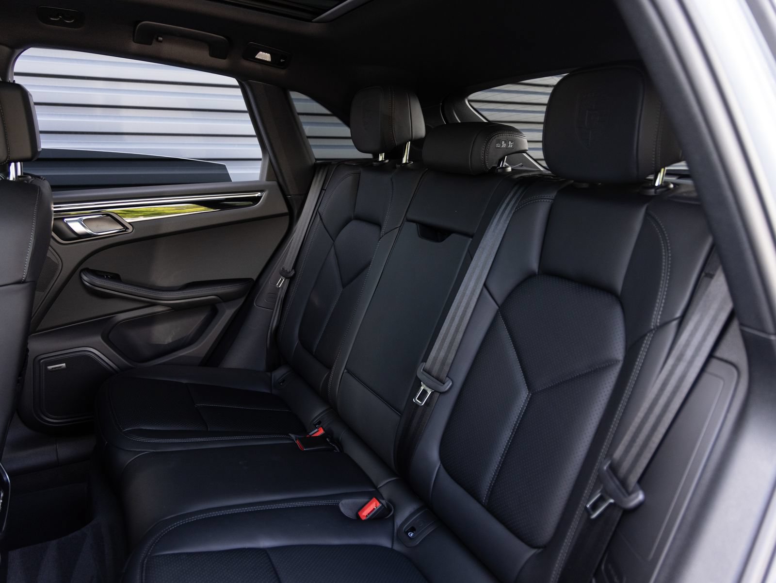 Certified 2026 Porsche Macan AWD/4WD image 26