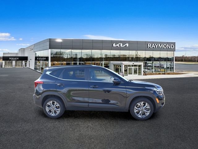 Used 2024 Kia Seltos S AWD/4WD image 2