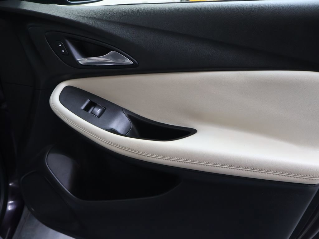 Used 2021 Buick Encore GX Select image 12