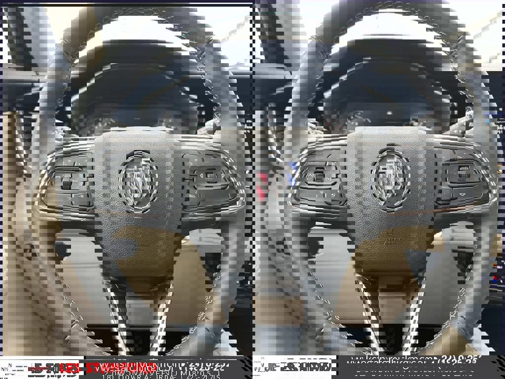 Used 2023 Buick Envision Preferred image 21