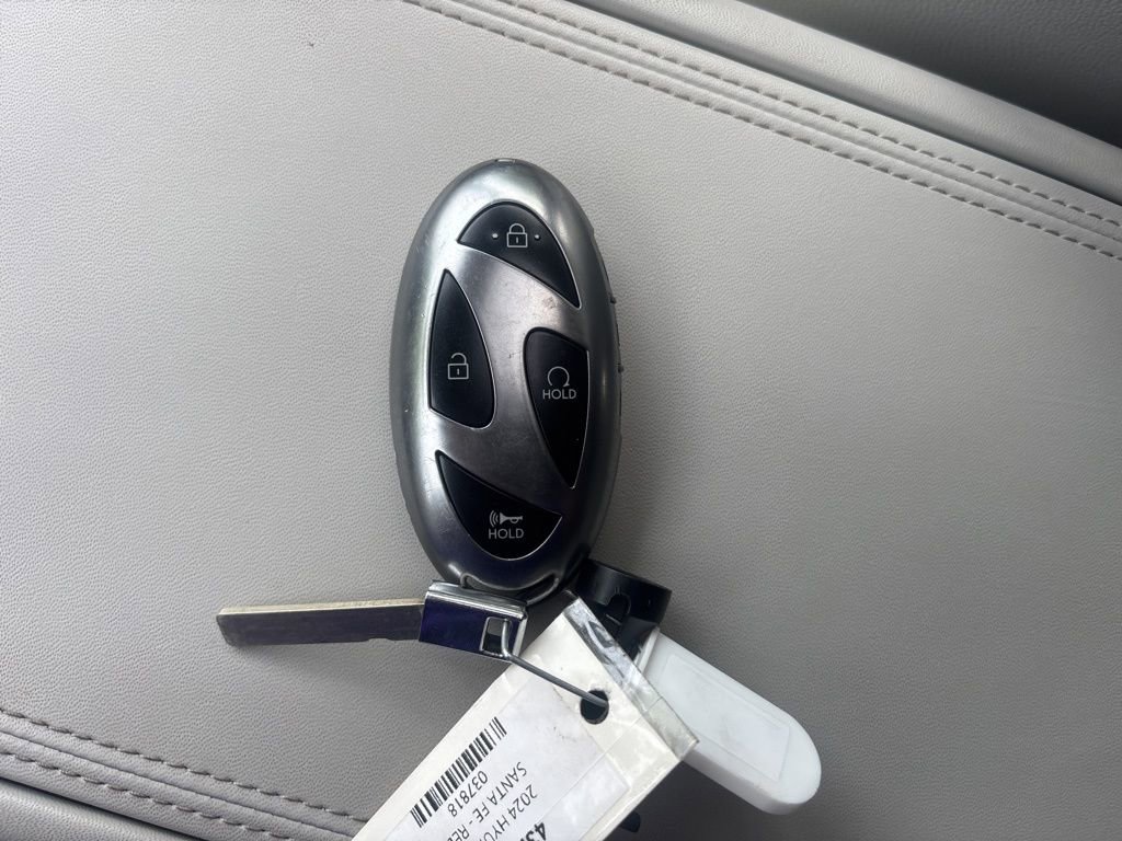 Used 2024 Hyundai Santa Fe Limited image 33