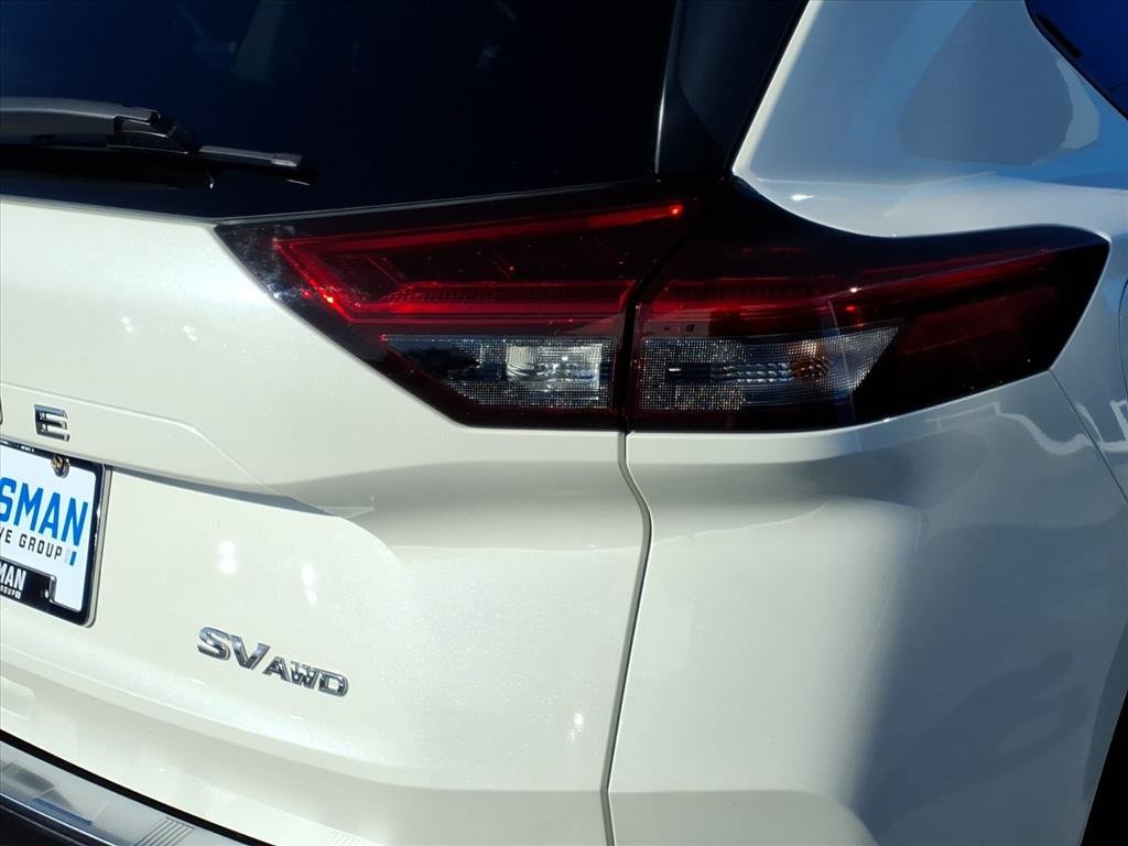 Used 2023 Nissan Rogue SV image 8