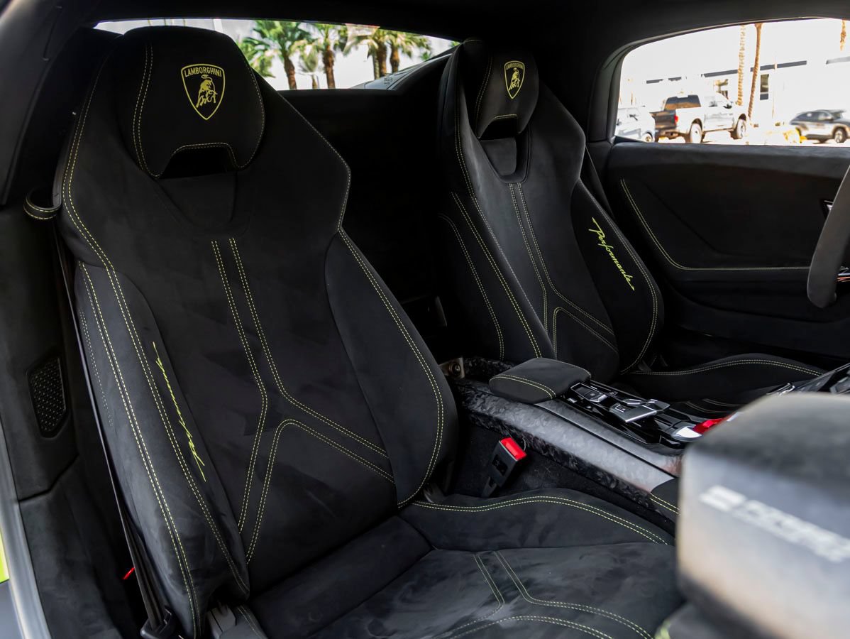 Used 2019 Lamborghini Huracan Performante AWD/4WD image 30