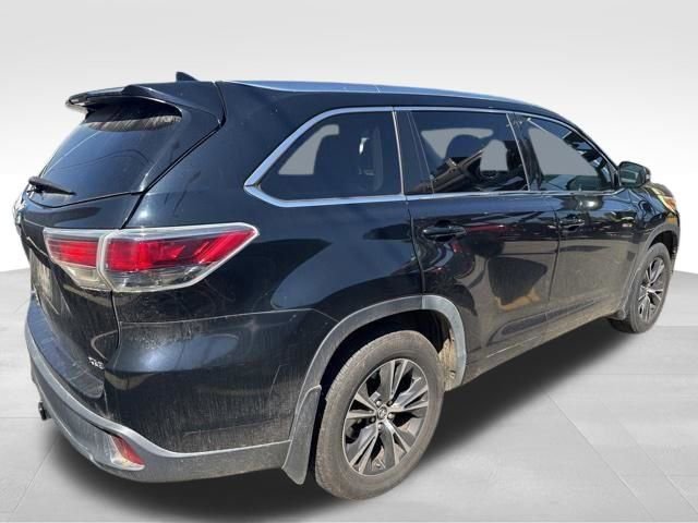 Used 2016 Toyota Highlander XLE image 6