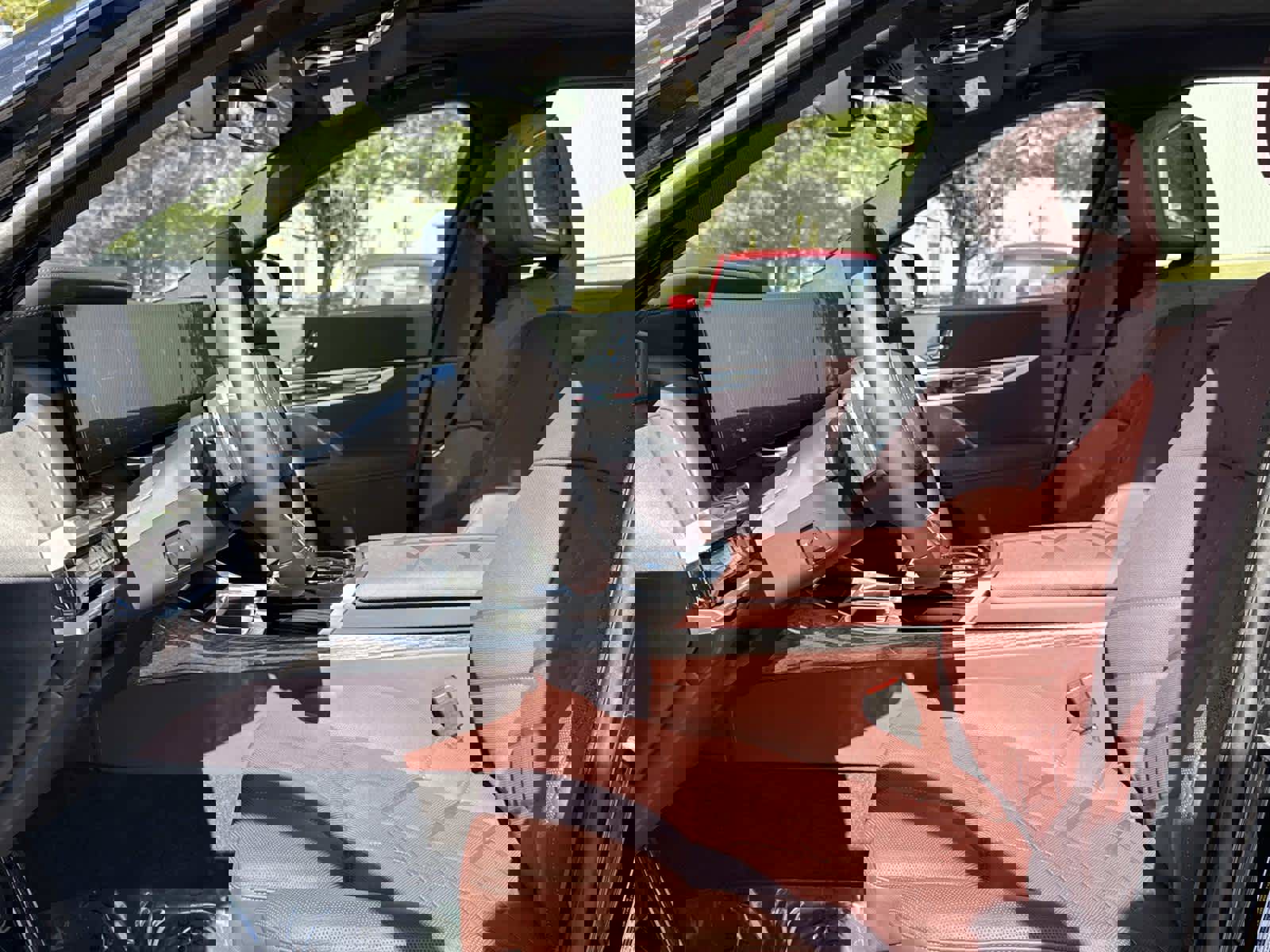 Certified 2025 BMW 760i xDrive w/ Executive Package image 14