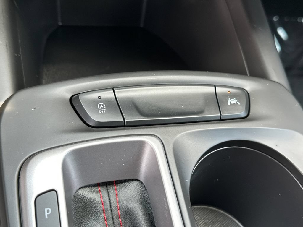 Used 2025 Chevrolet Trax RS w/ Sunroof Package FWD image 26