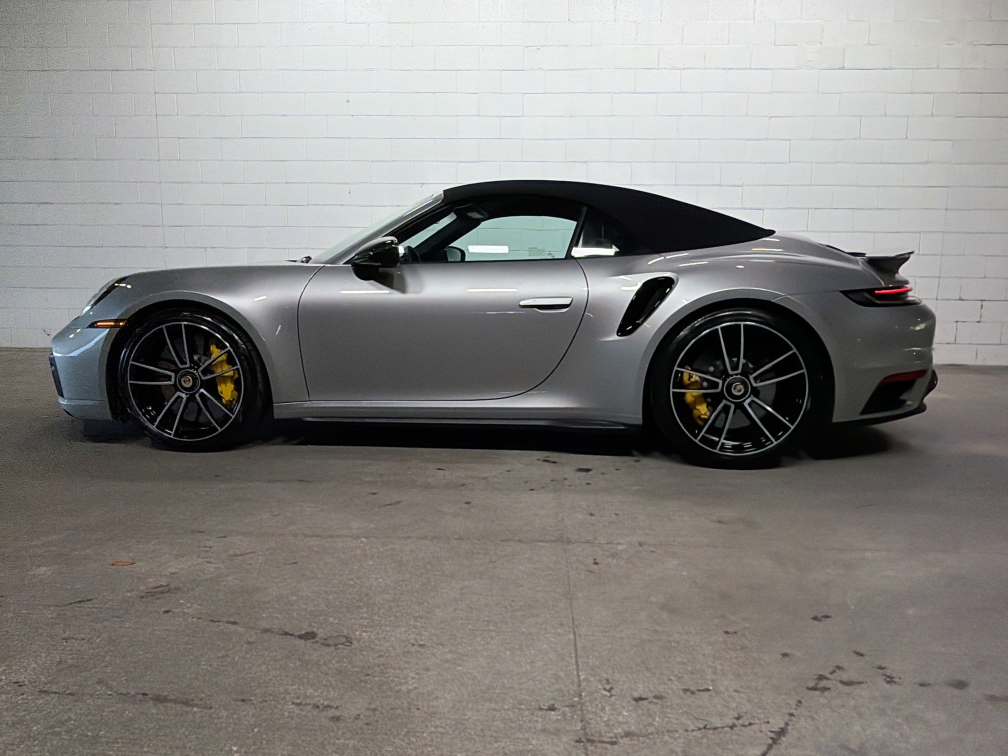 Certified 2022 Porsche 911 Turbo image 2