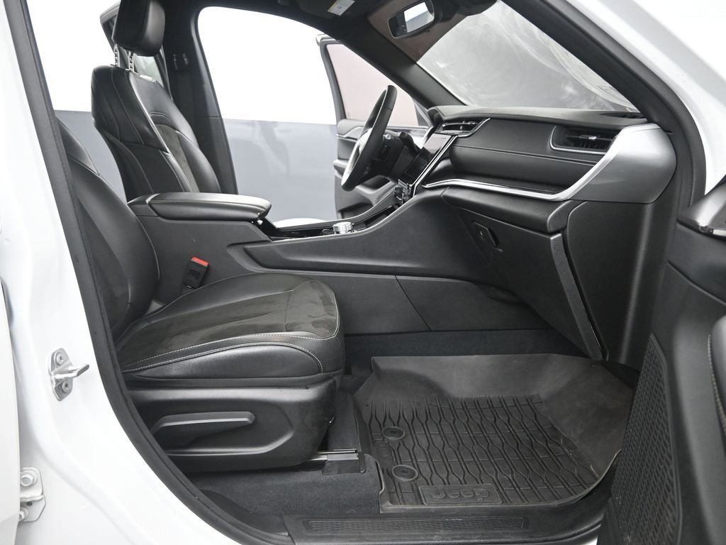 Used 2023 Jeep Grand Cherokee L Altitude image 20