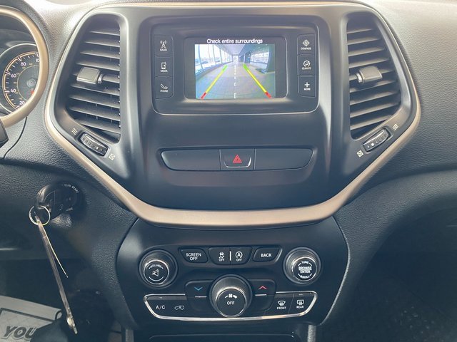 Used 2016 Jeep Cherokee Latitude w/ Cold Weather Group image 21