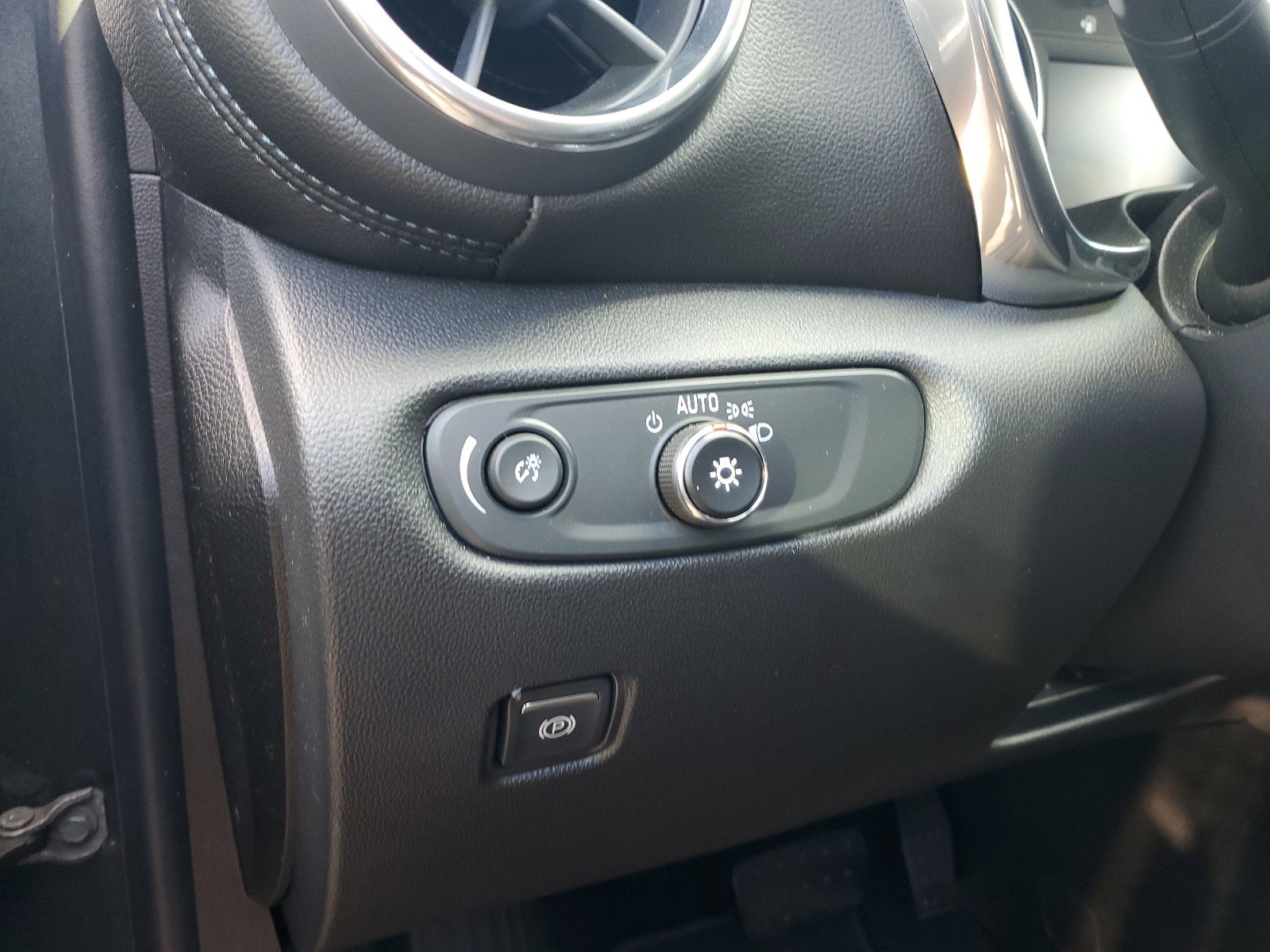 Used 2019 Chevrolet Blazer LT image 13