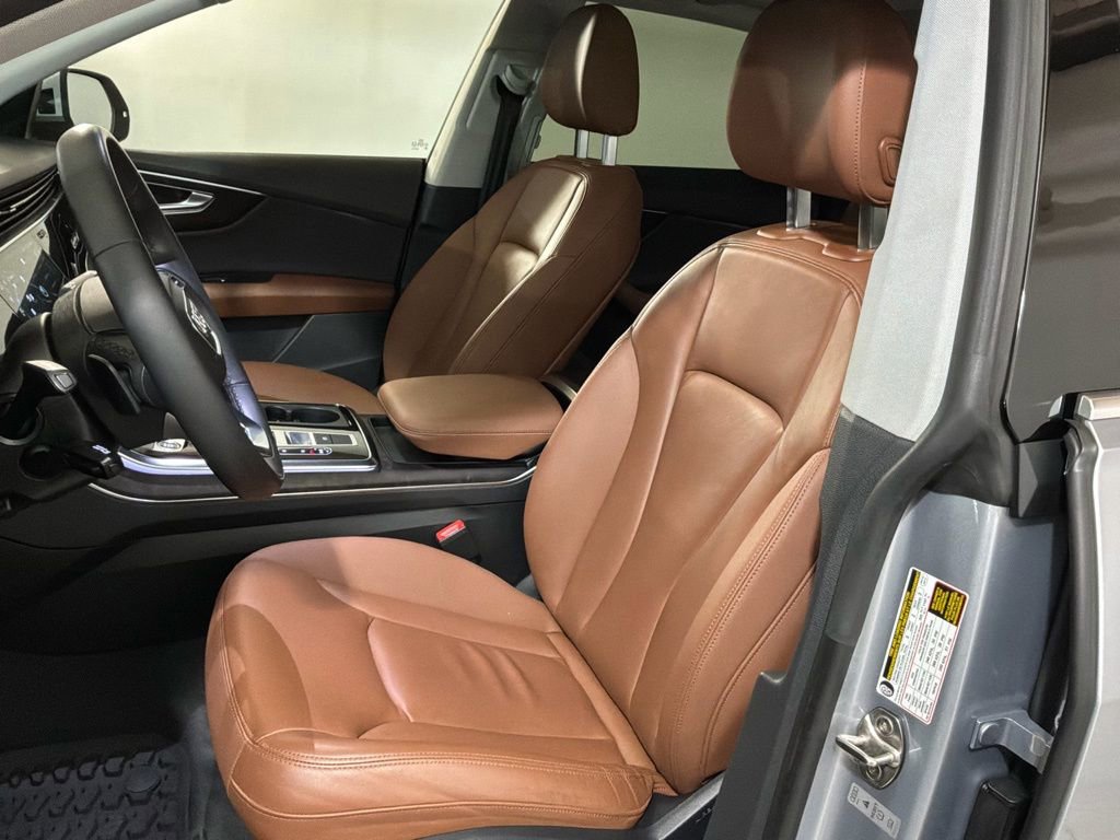 Used 2022 Audi Q8 Premium w/ Convenience Package image 7