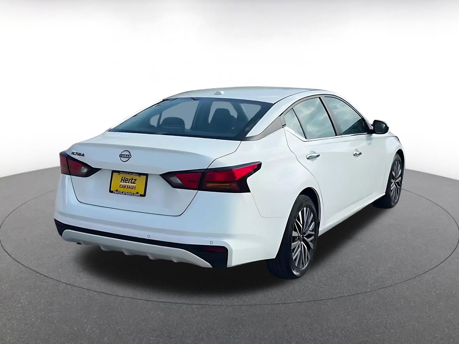 Used 2025 Nissan Altima 2.5 SV FWD image 15