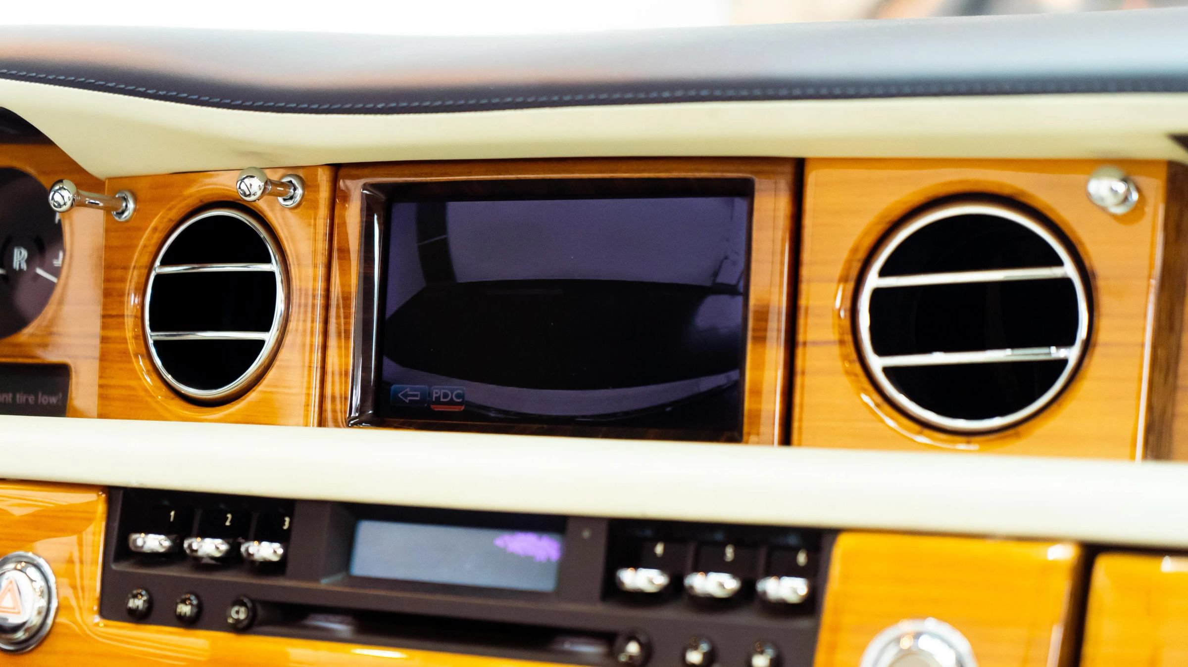 Used 2011 Rolls-Royce Phantom Drophead Coupe RWD image 23