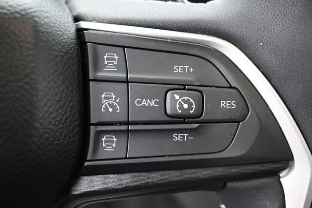 Used 2023 Jeep Grand Cherokee L Laredo w/ Luxury Tech Group I AWD/4WD image 16
