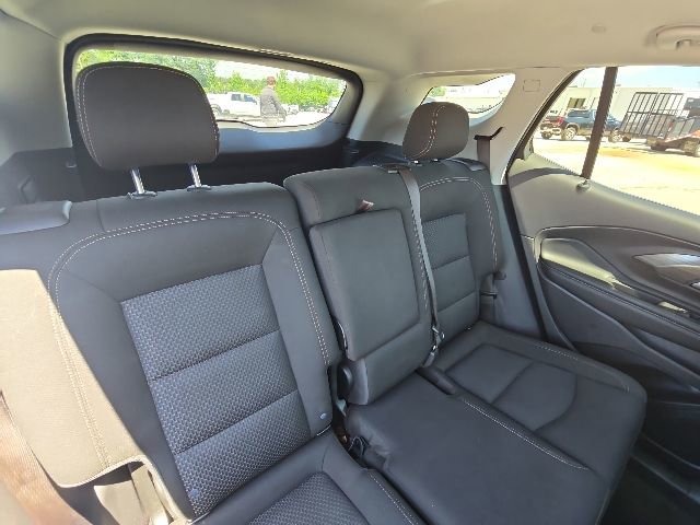 Used 2024 GMC Terrain SLE w/ Driver Convenience Package FWD image 14