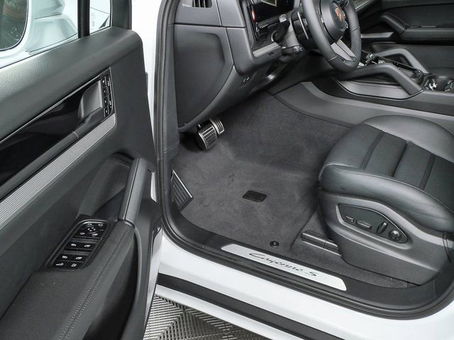 New 2026 Porsche Cayenne S image 8