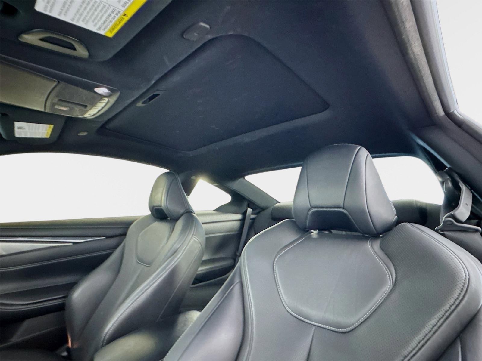 Used 2019 INFINITI Q60 3.0t Luxe w/ Essential Package RWD image 15