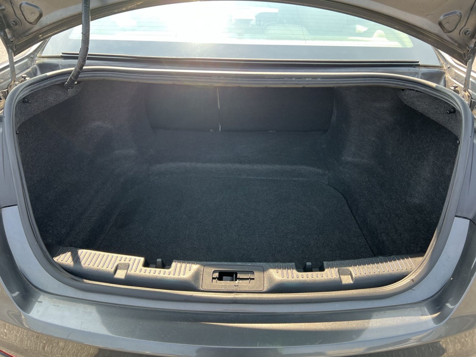 Used 2015 Ford Taurus SE FWD image 24