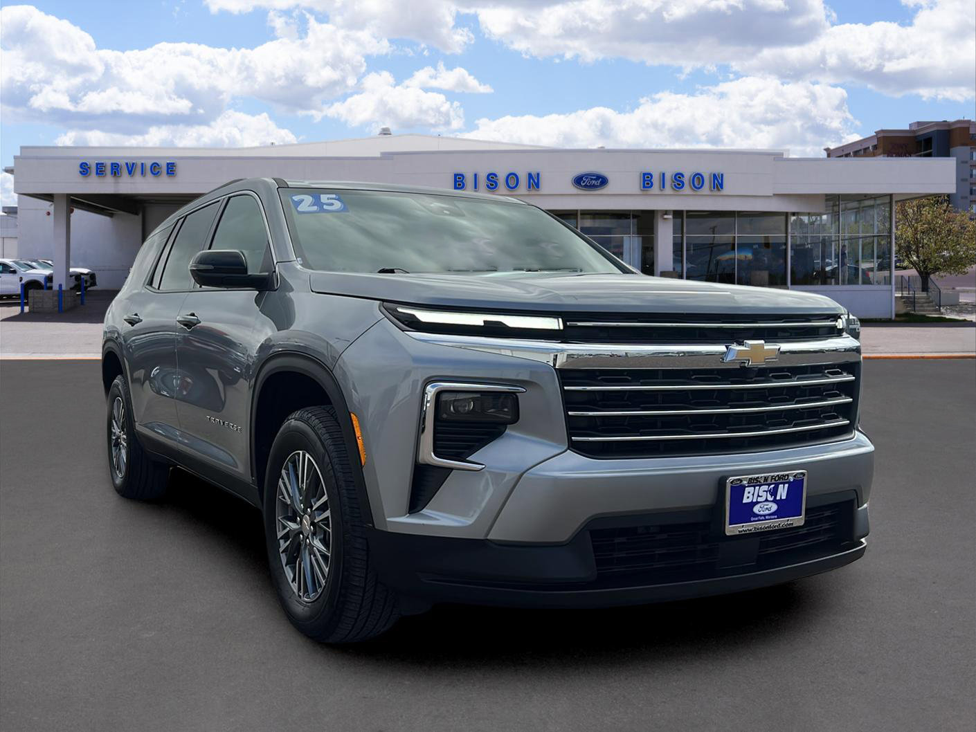 Used 2025 Chevrolet Traverse LT