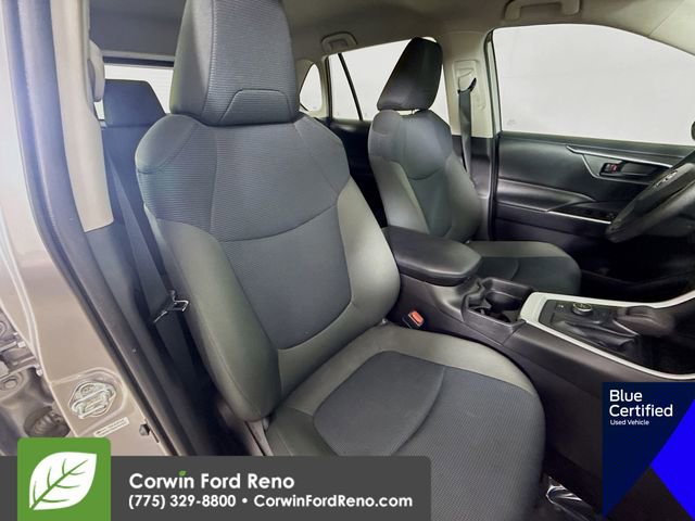 Used 2021 Toyota RAV4 LE image 27