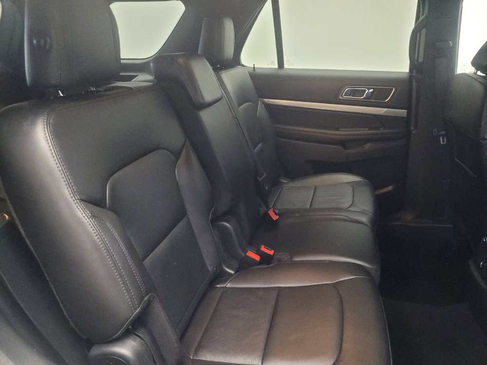 Used 2018 Ford Explorer XLT w/ Equipment Group 202A image 19
