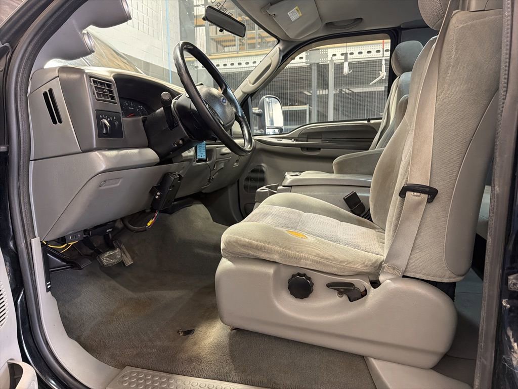 Used 2003 Ford F250 XL image 3