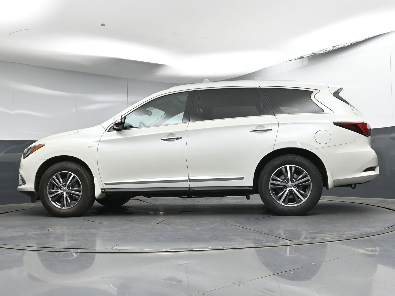 Used 2019 INFINITI QX60 Luxe w/ Essential Package image 33
