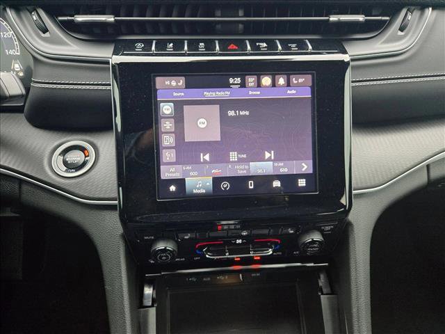 Used 2025 Jeep Grand Cherokee Altitude image 12