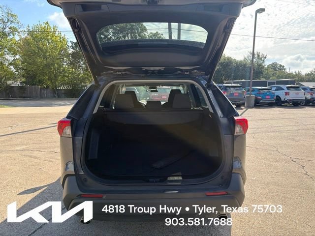 Used 2020 Toyota RAV4 XLE w/ Convenience Package FWD image 9