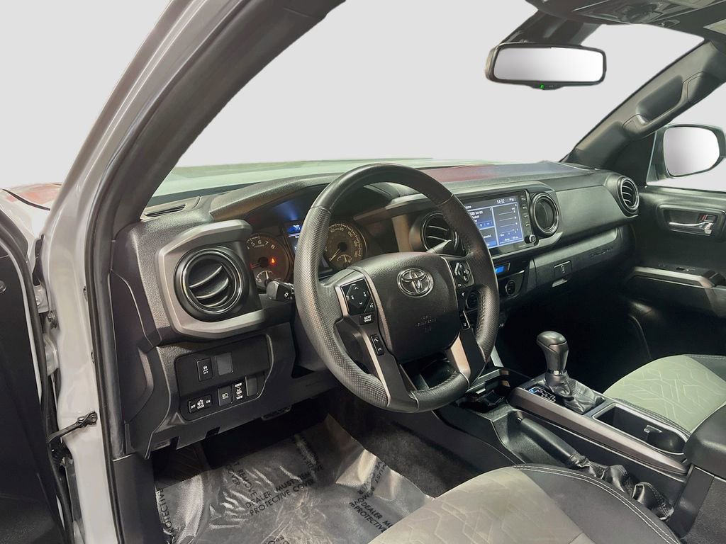Used 2021 Toyota Tacoma TRD Off-Road w/ Technology Package AWD/4WD image 9