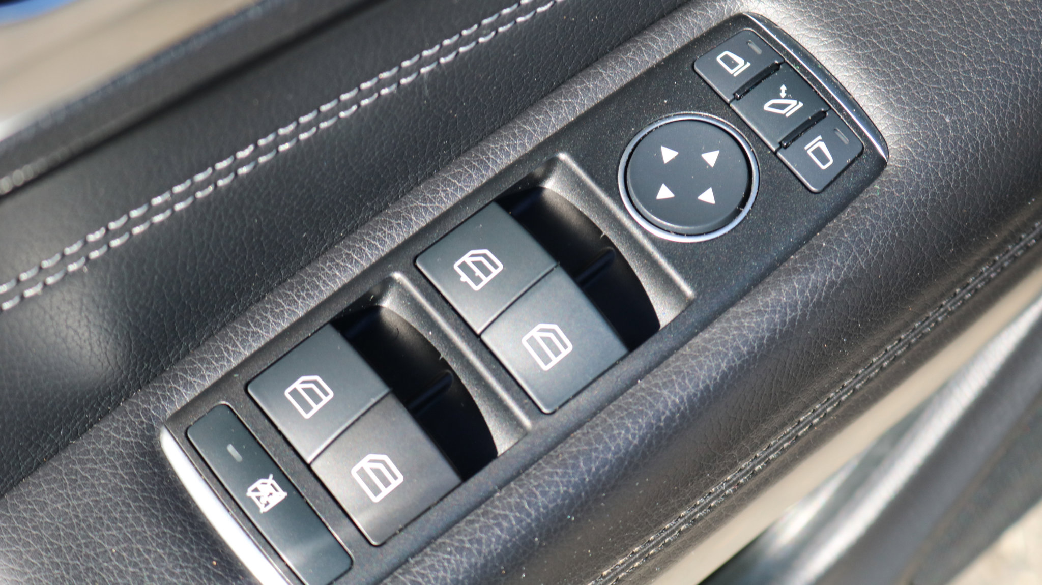 Used 2017 Mercedes-Benz E 400 4MATIC Coupe image 11