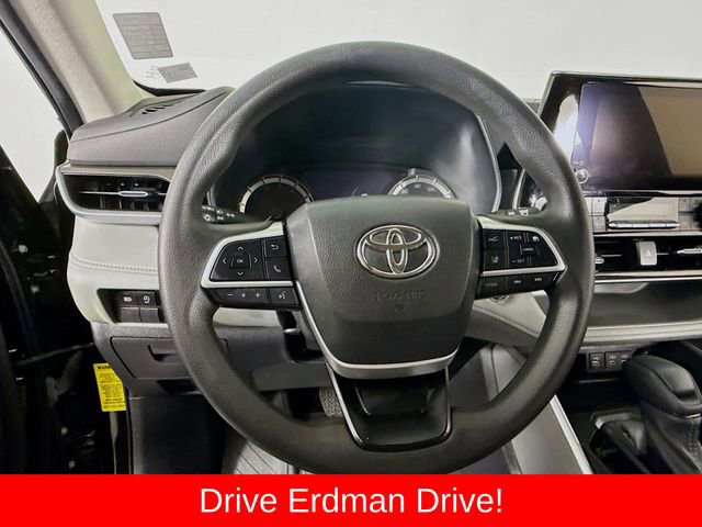 Used 2023 Toyota Highlander L image 11