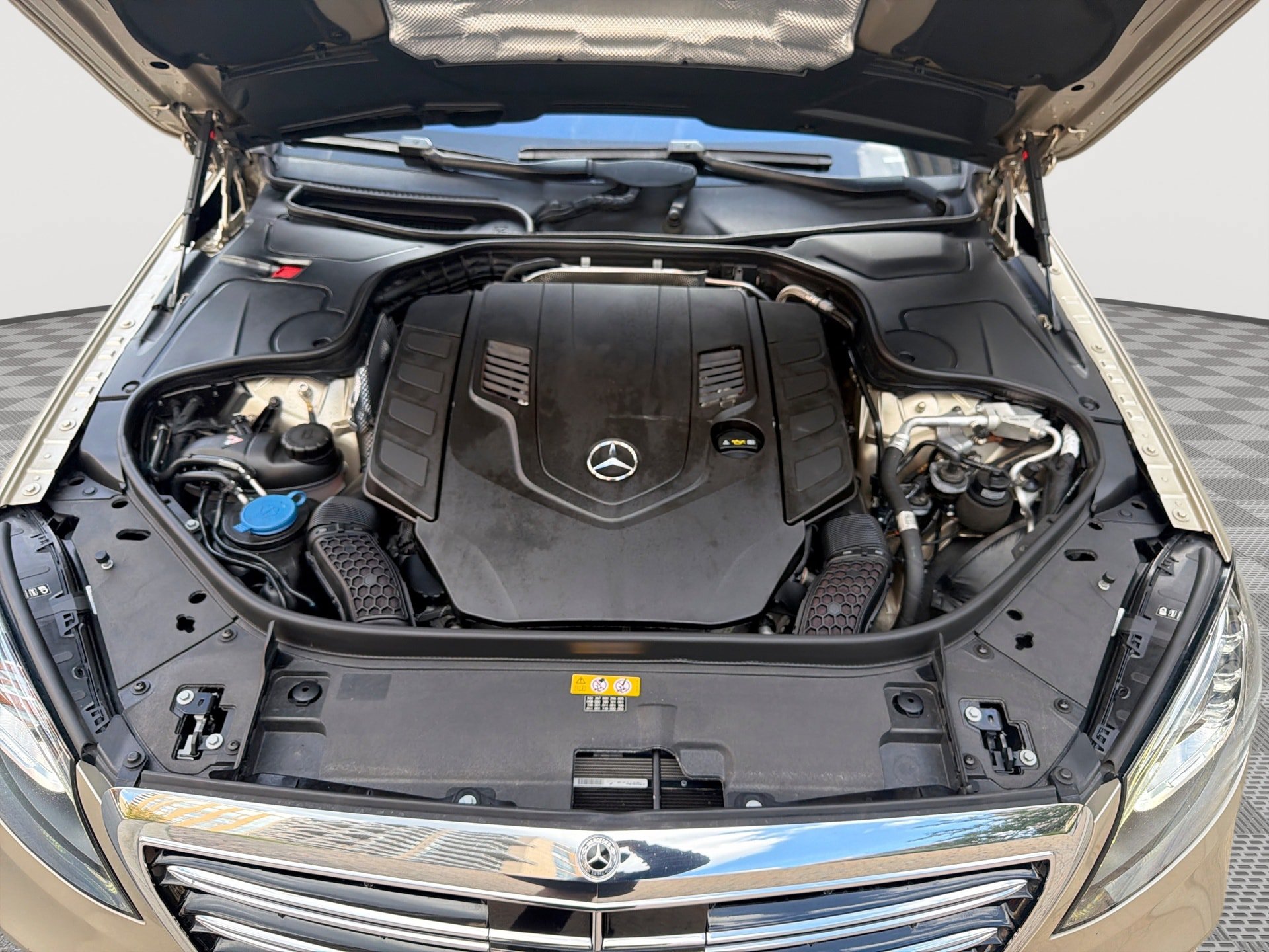 Used 2019 Mercedes-Benz S 560 Sedan image 18