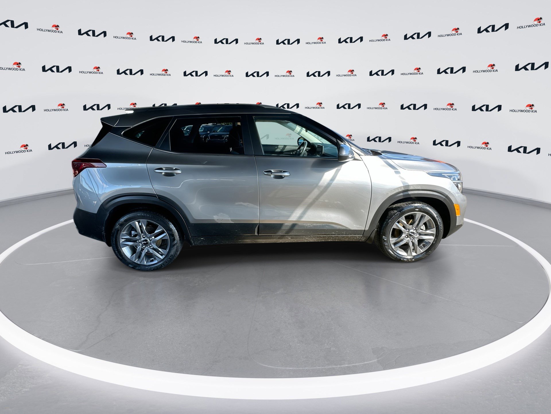 Used 2023 Kia Seltos S w/ Navigation Package image 9