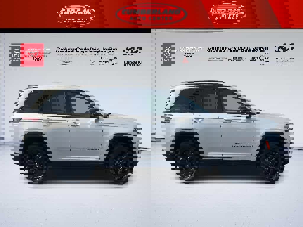 Used 2023 Jeep Grand Cherokee Altitude image 9