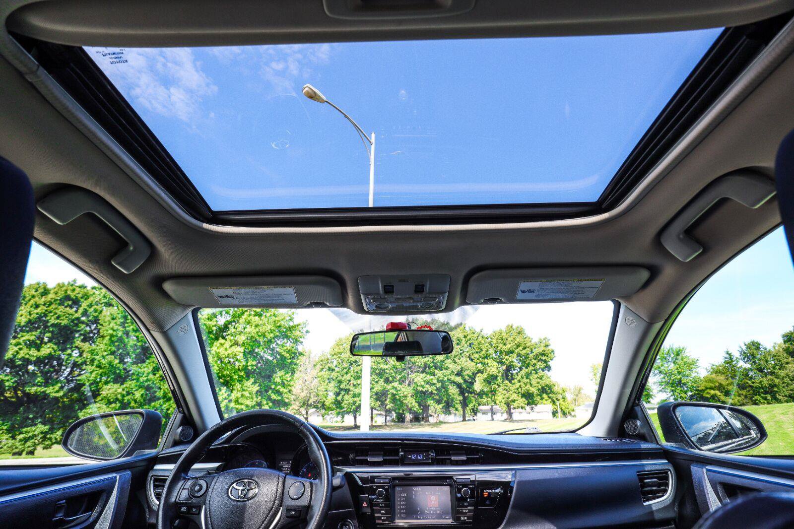Used 2015 Toyota Corolla S Premium FWD image 6
