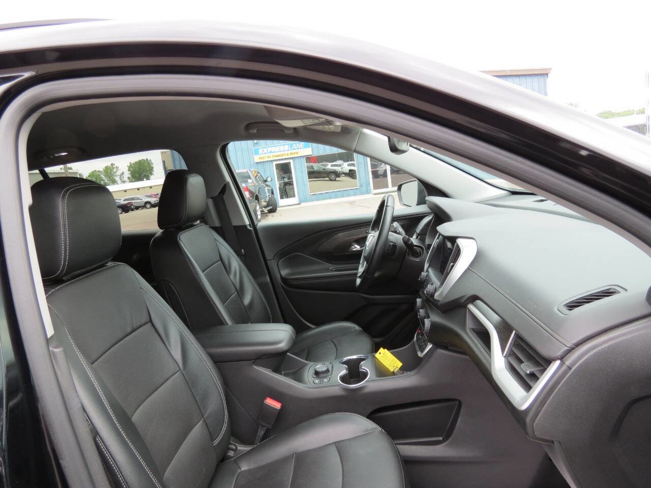 Used 2023 GMC Terrain SLT image 24