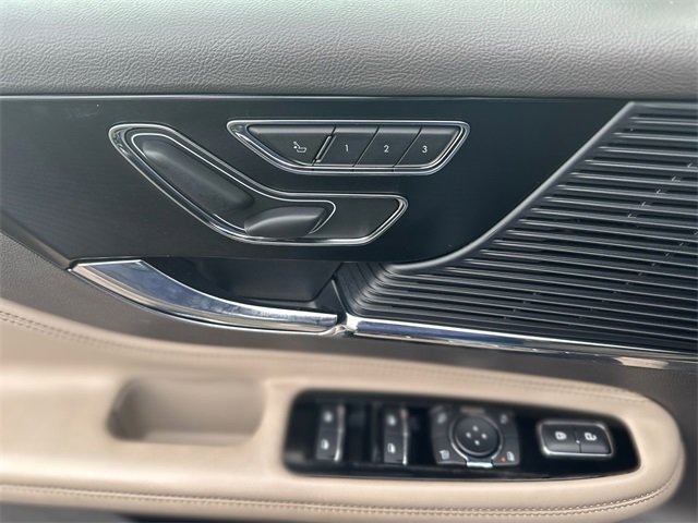 Used 2020 Lincoln Corsair AWD w/ Premium Package image 14