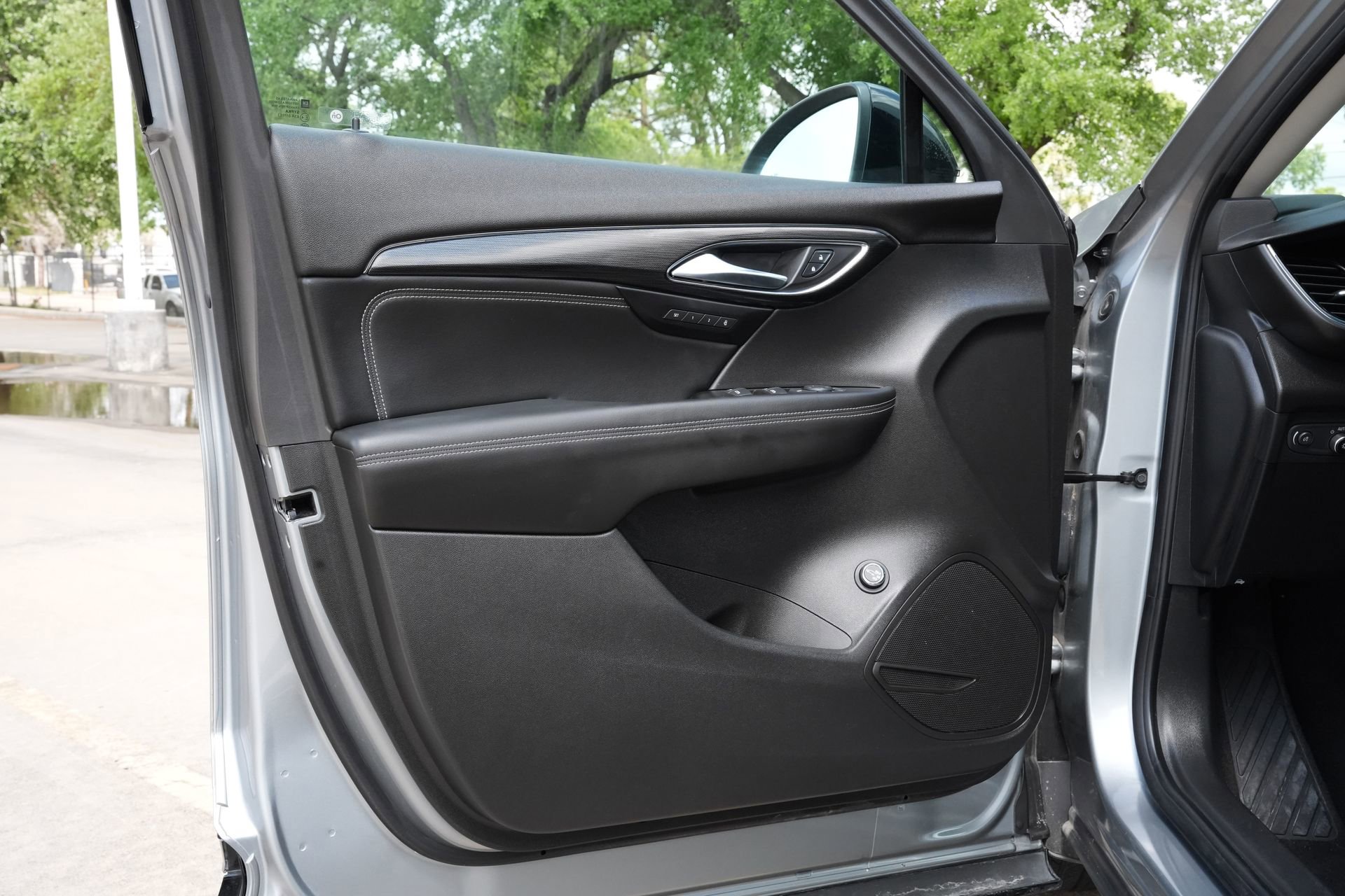 Used 2023 Buick Envision Essence w/ Sport Touring Package image 18