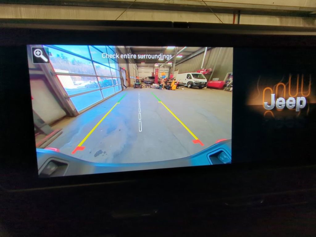 Used 2025 Jeep Gladiator Mojave w/ Convenience Group image 26