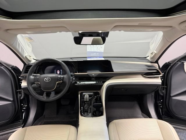 Used 2024 Toyota Crown AWD/4WD image 28