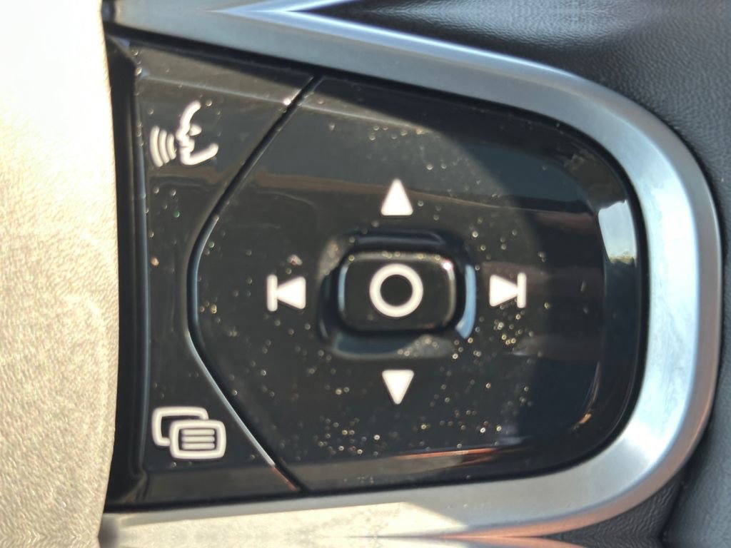 Used 2023 Volvo XC90 B6 Plus w/ Protection Package Premier image 21