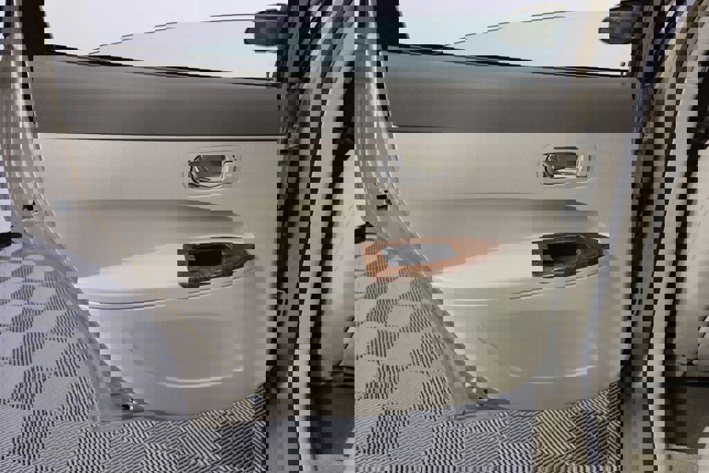 Used 2005 Buick LaCrosse CXL image 16