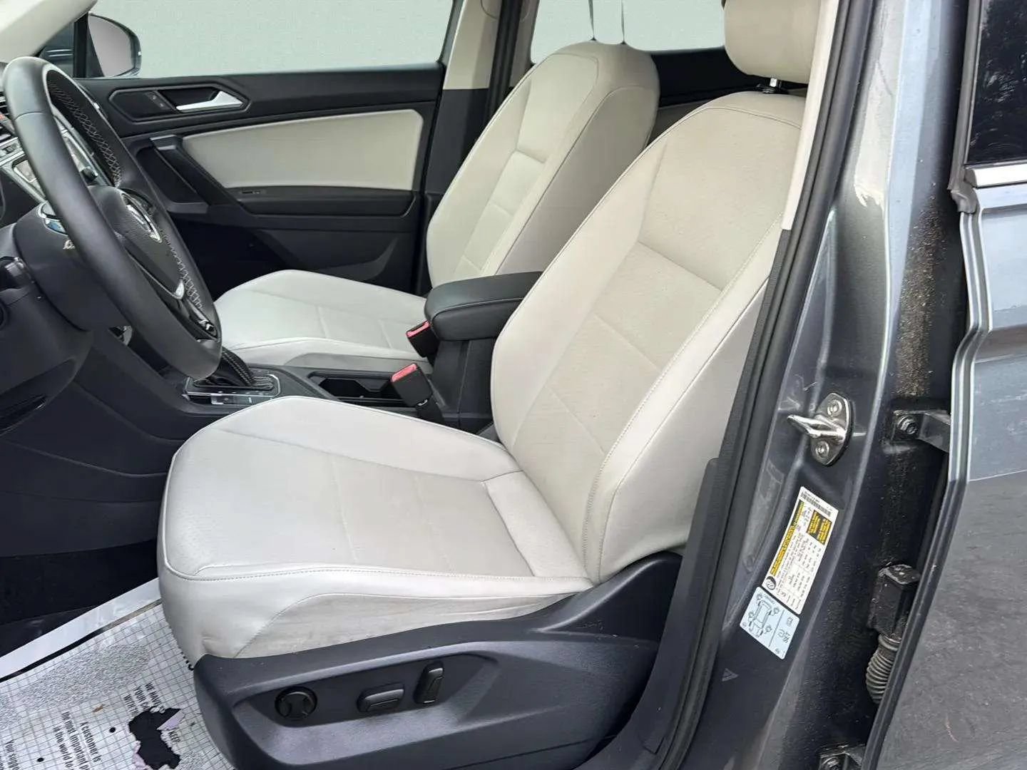 Used 2021 Volkswagen Tiguan SEL FWD image 23