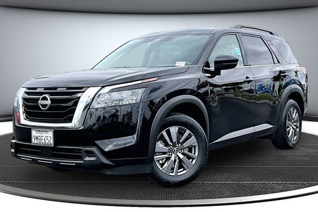 Certified 2024 Nissan Pathfinder SV FWD image 3