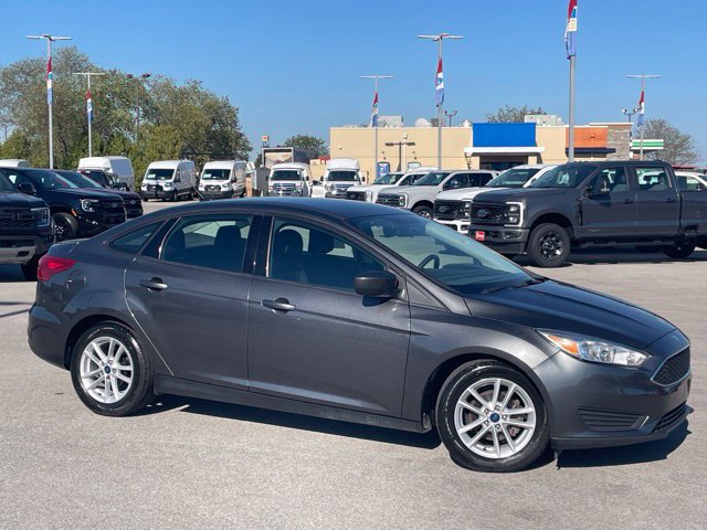 Used 2018 Ford Focus SE w/ Interior Protection Package FWD image 2
