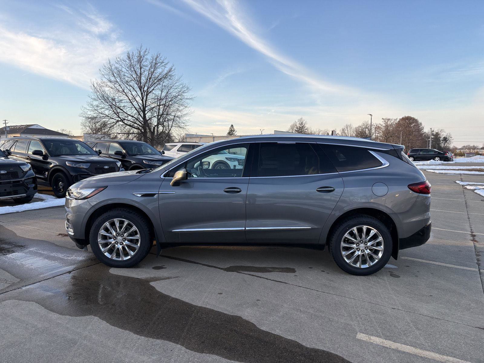 Used 2021 Buick Enclave Premium w/ Sun and Sites Package image 24
