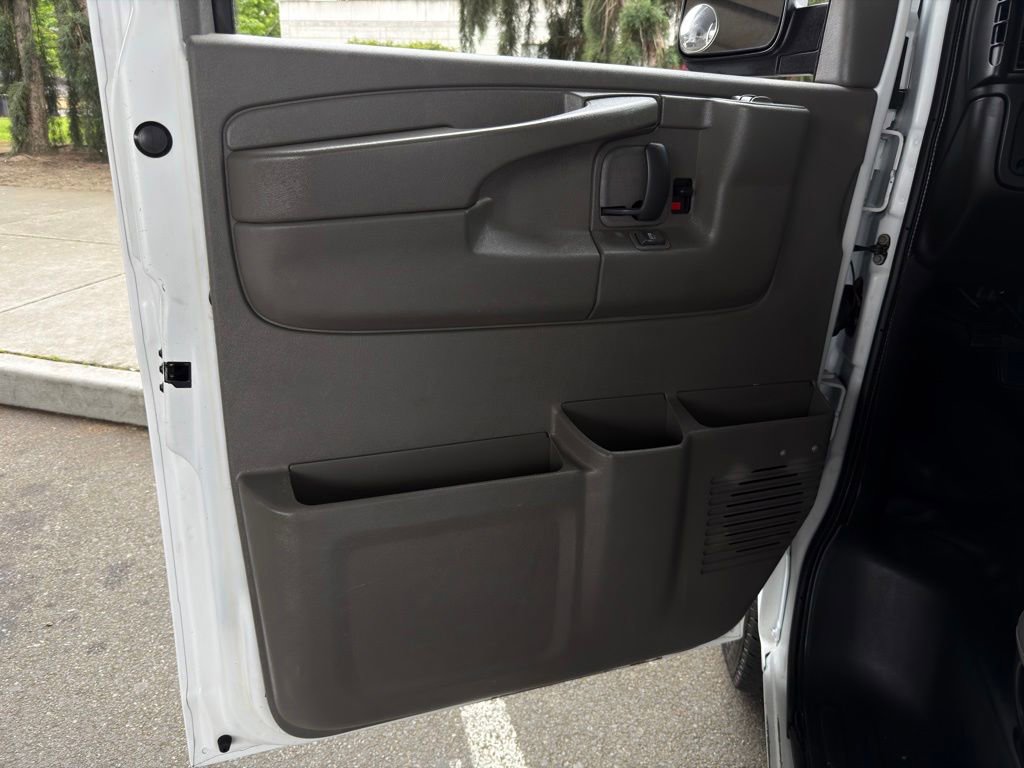 Used 2007 GMC Savana 2500 RWD image 19