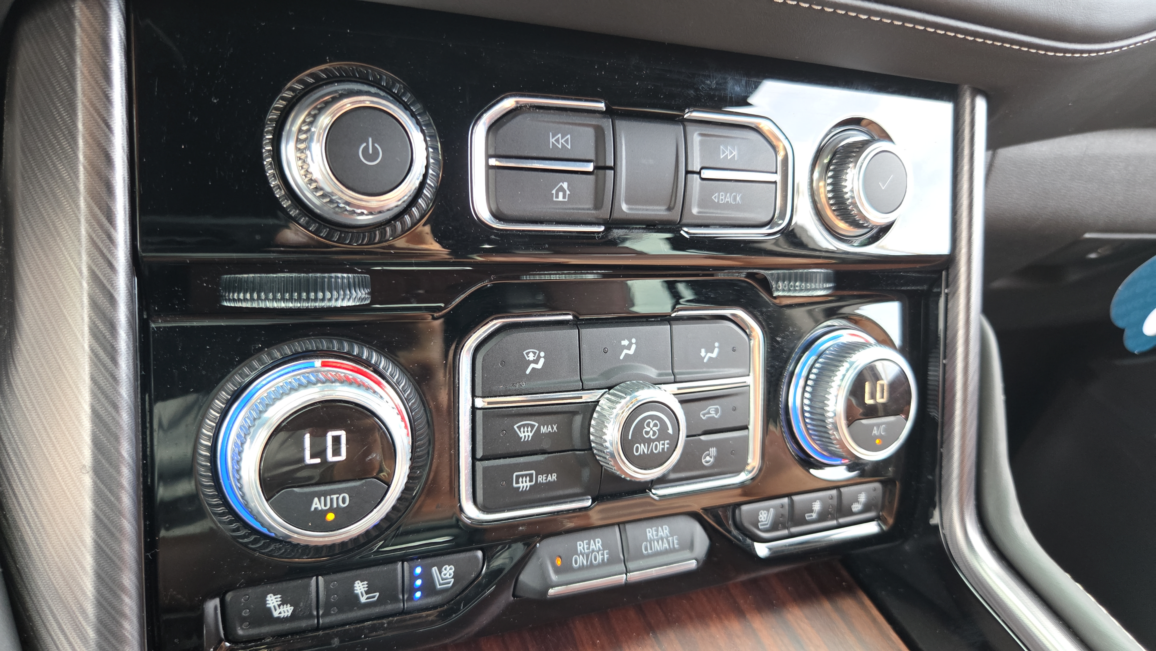 Certified 2023 GMC Yukon Denali Ultimate AWD/4WD image 22